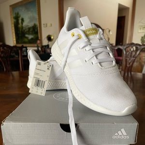 Adidas Puremotion running shoe, size 8 NIB